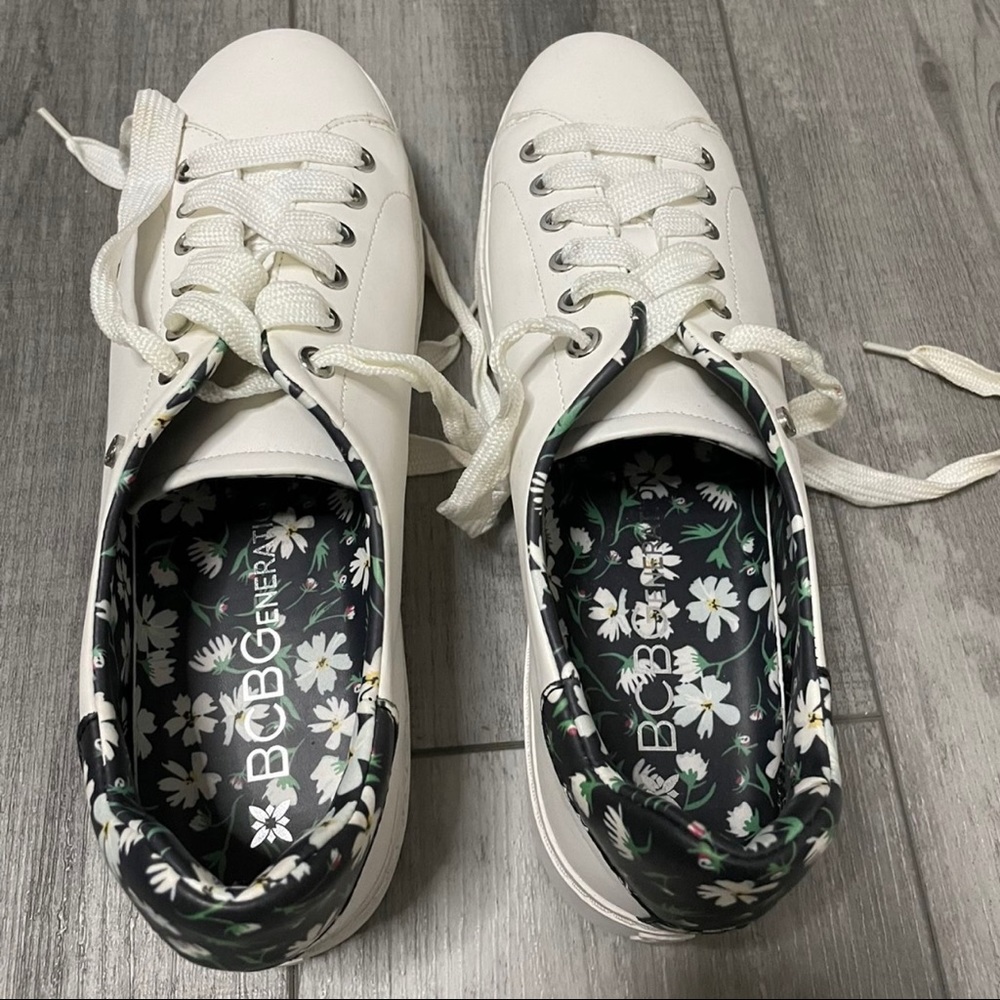 BCBG Size 10 white sneaker with flower pattern